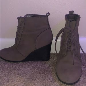 Heeled booties